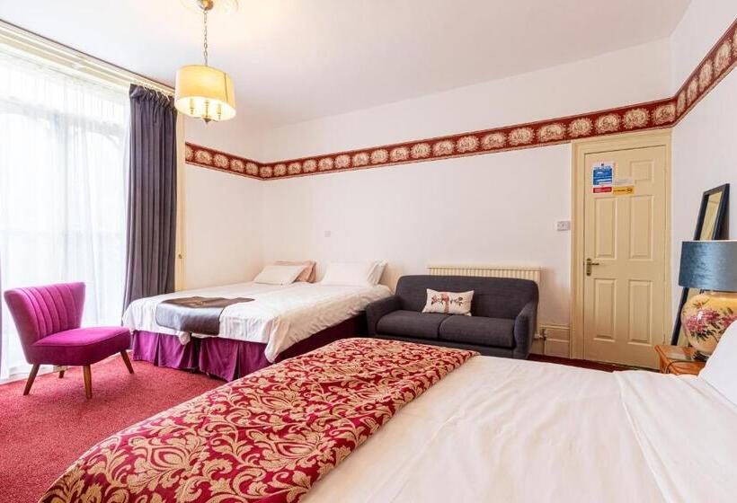 Пансион Hubert House