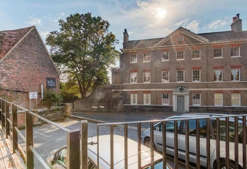 Пансион Hubert House