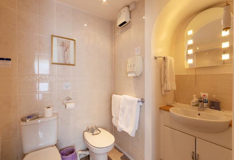 Пансион Hubert House