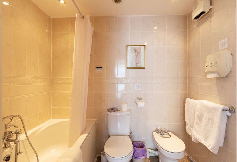 Пансион Hubert House