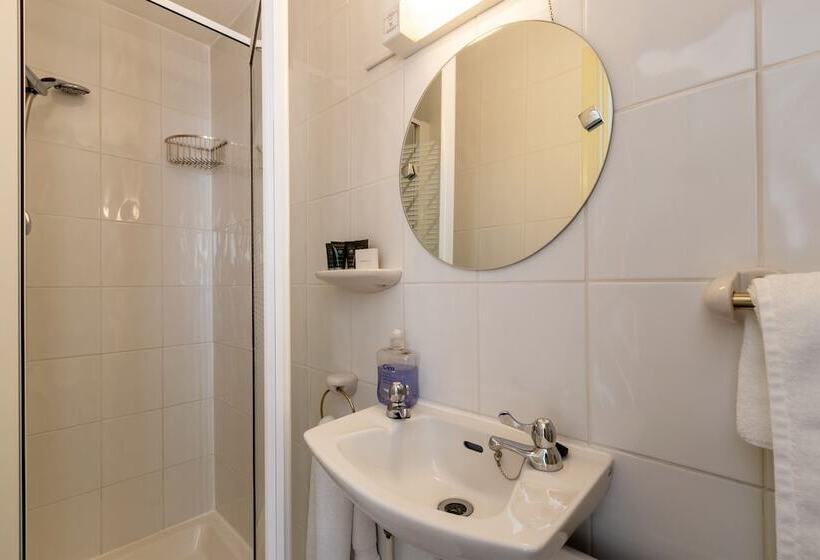 Пансион Hubert House