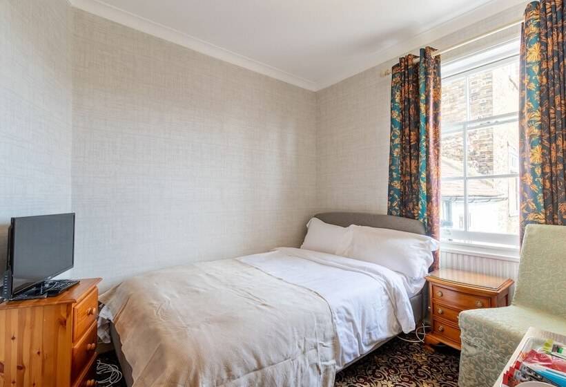 Пансион Hubert House