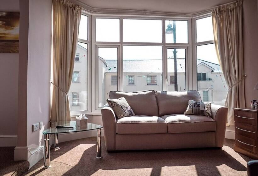 بنسيون Mereside