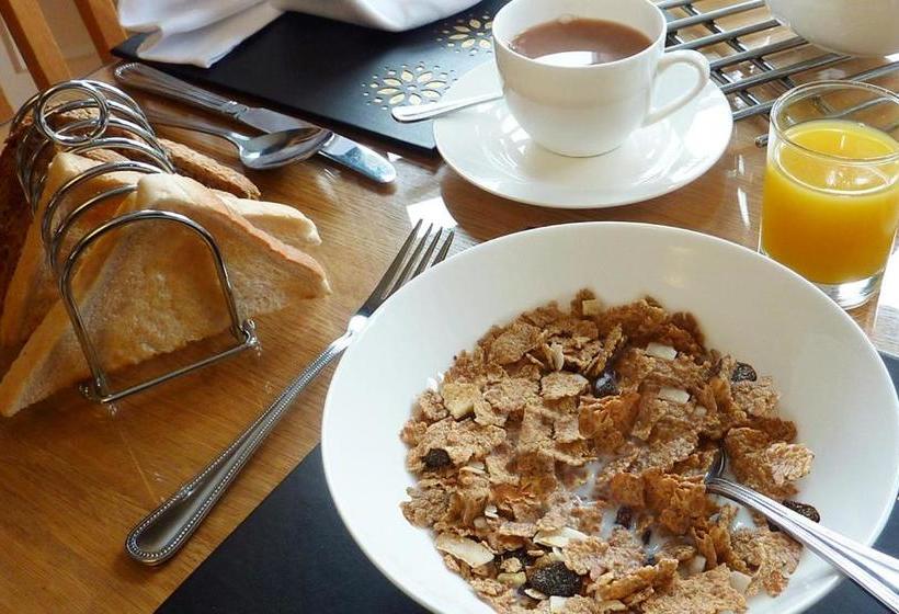 پانسیون The Merivon Guest House