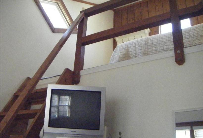 ペンション Moffett House Inn