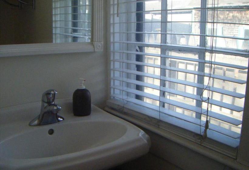 ペンション Moffett House Inn