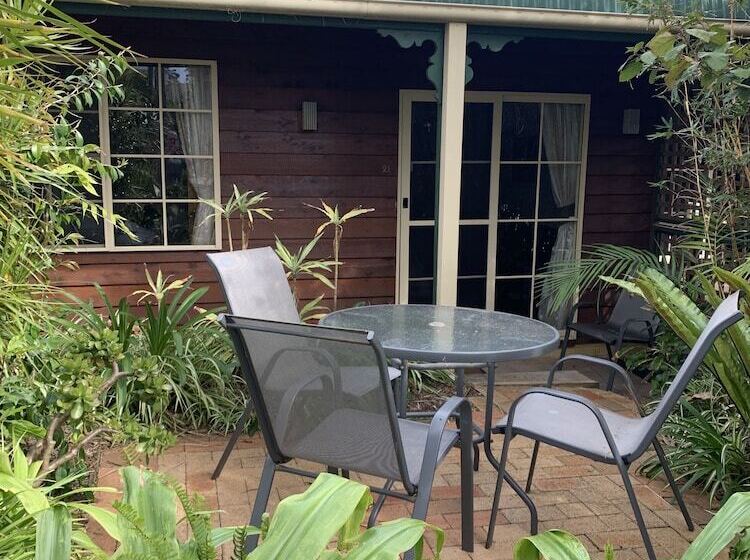 פנסיון Oasis Inn Ulladulla