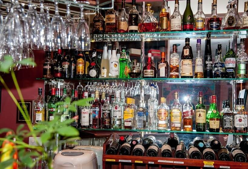 פנסיון Oasis Inn Ulladulla