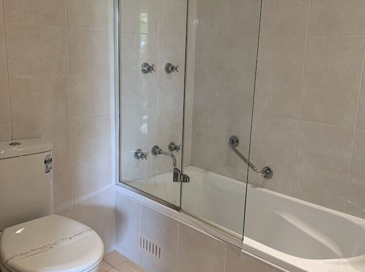 פנסיון Oasis Inn Ulladulla