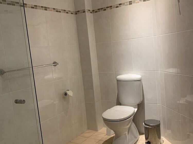 פנסיון Oasis Inn Ulladulla