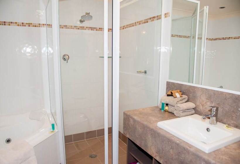 פנסיון Oasis Inn Ulladulla