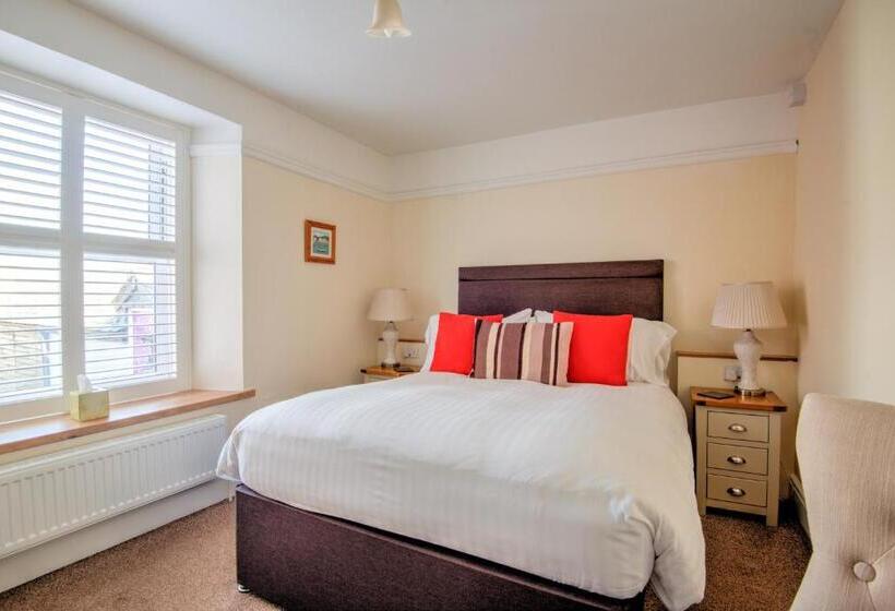 פנסיון Potters Mooring