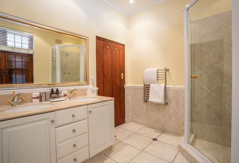 펜션 St James Guesthouses