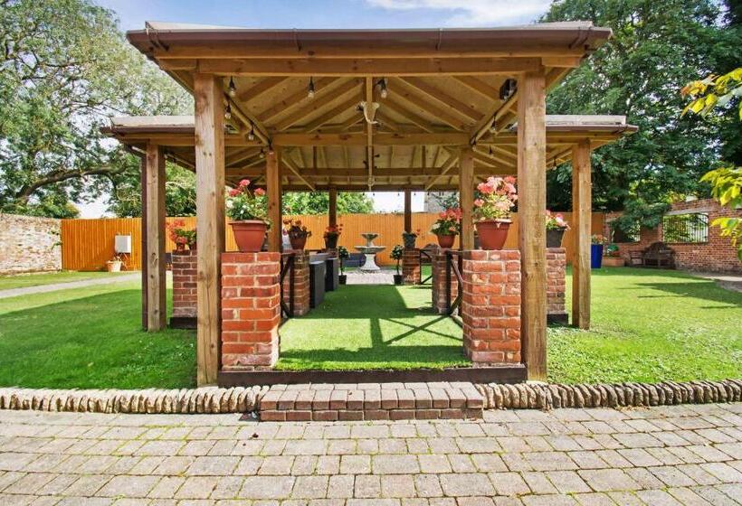 بنسيون Sturmer Hall Hotel And Conference Centre