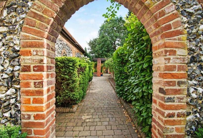 بنسيون Sturmer Hall Hotel And Conference Centre