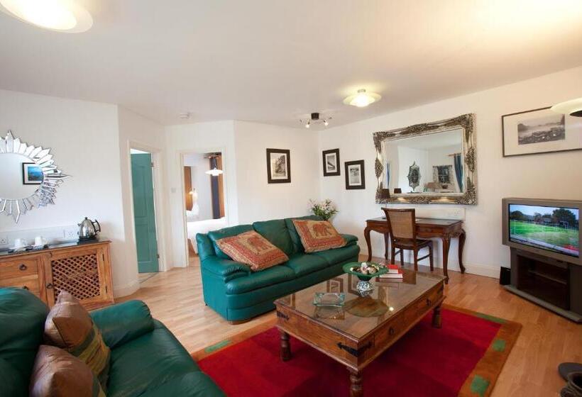 بنسيون Sturmer Hall Hotel And Conference Centre