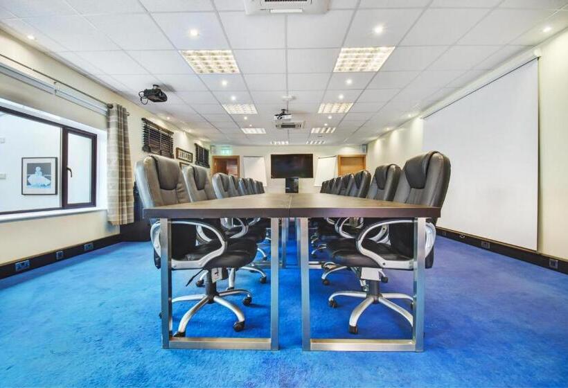 بنسيون Sturmer Hall Hotel And Conference Centre