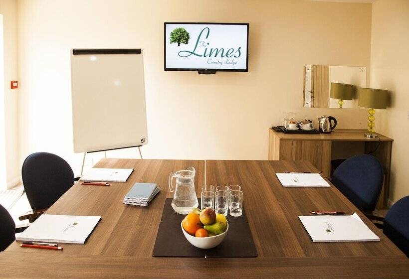 پانسیون The Limes Country Lodge Hotel & Admiral Restaurant