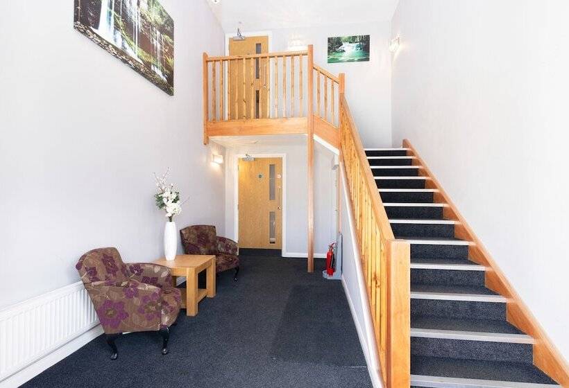 پانسیون The Limes Country Lodge Hotel & Admiral Restaurant