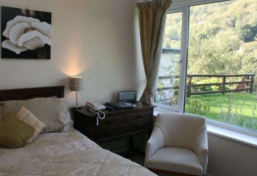 بنسيون The Royal Lodge