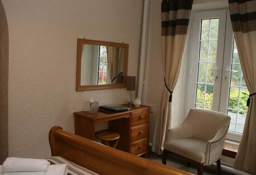 بنسيون The Royal Lodge