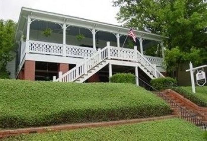 Red Bluff Cottage Bed & Breakfast