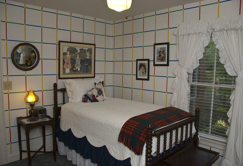 Red Bluff Cottage Bed & Breakfast