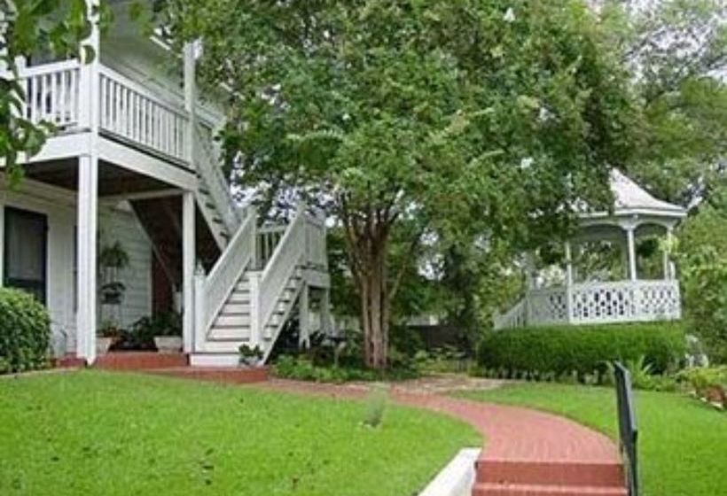 Red Bluff Cottage Bed & Breakfast