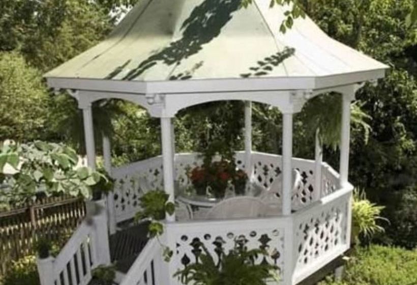 Red Bluff Cottage Bed & Breakfast