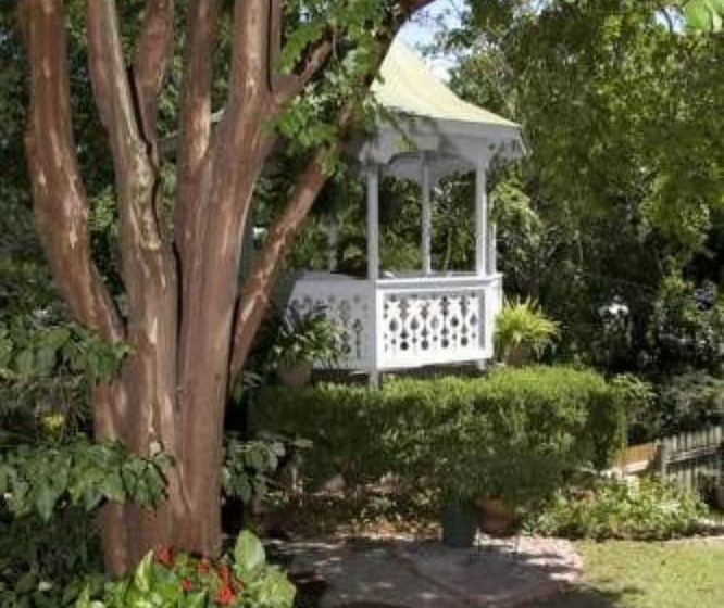 Red Bluff Cottage Bed & Breakfast