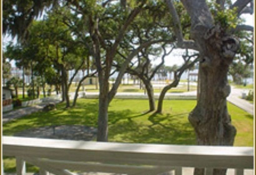 River Lily Inn Bed And Breakfast