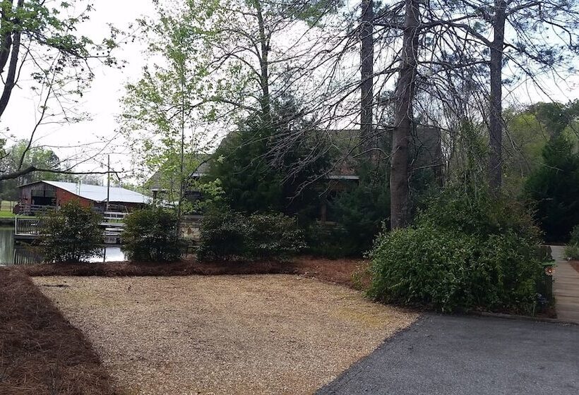 Shalom House Bed And Breakfast