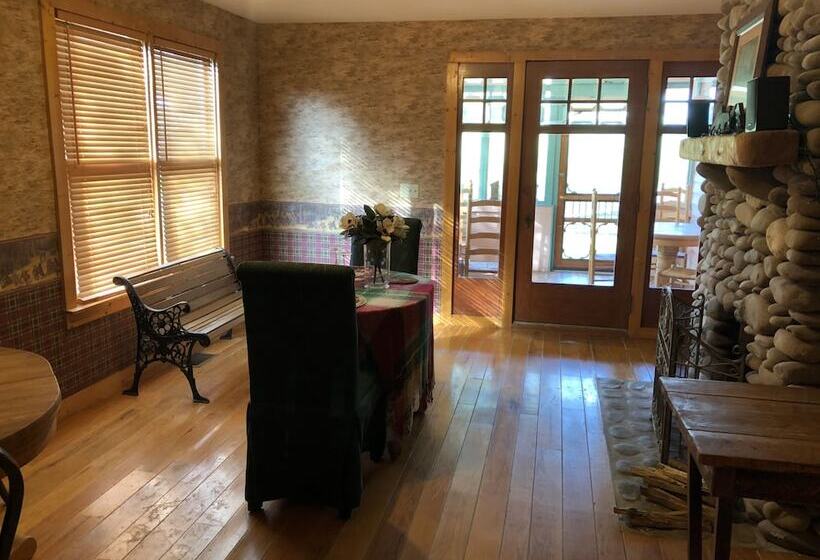 Smokies Bed And Breakfast