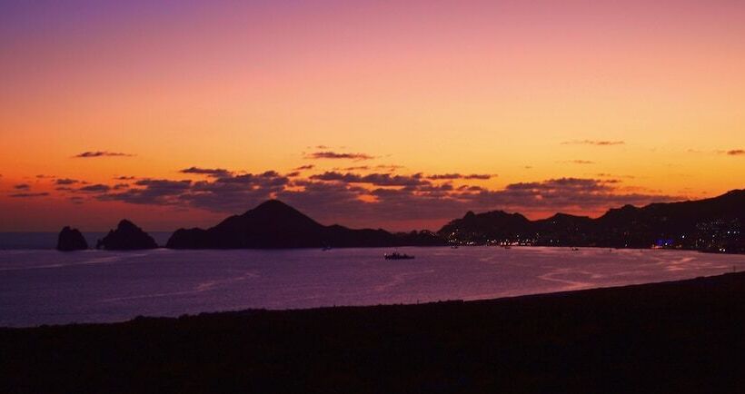 Sunrock Hotel and Suites