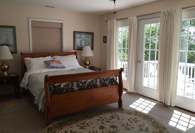 The Baywood Bed & Breakfast