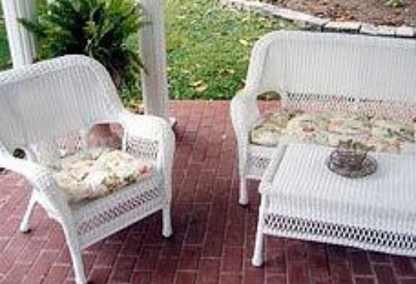 The Bennett House Bed & Breakfast