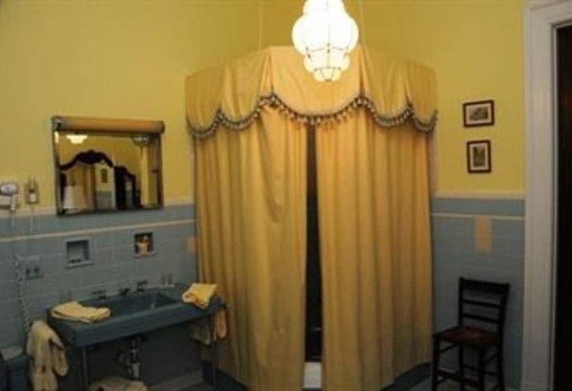 The Bennett House Bed & Breakfast