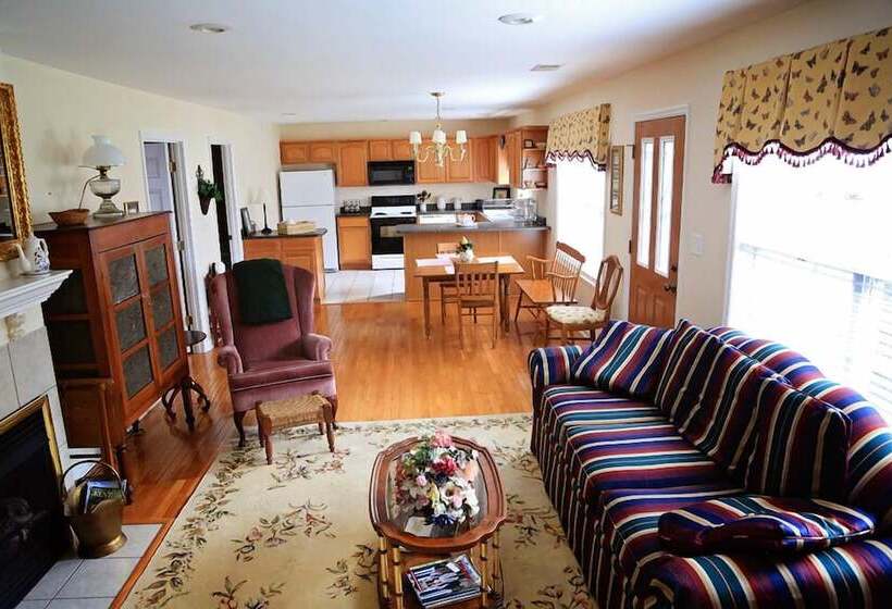 The Bennett House Bed & Breakfast