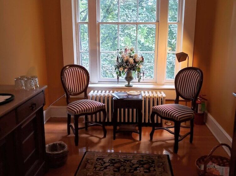 The Carriage Inn B&b