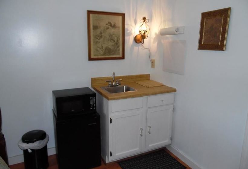 The Queen Anne House Bed And Breakfast