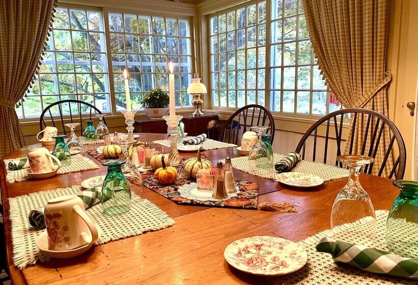 The Stockbridge Country Inn Closest B&b To Norman Rockwell Museum And Chesterwood