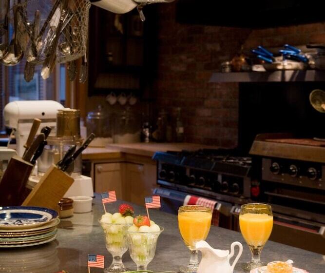 The Stockbridge Country Inn Closest B&b To Norman Rockwell Museum And Chesterwood