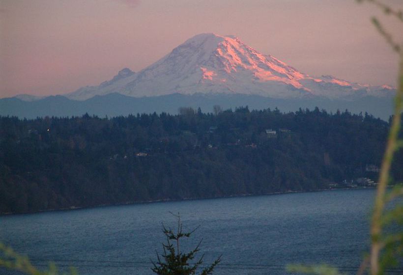 Three Tree Point Bed And Breakfast