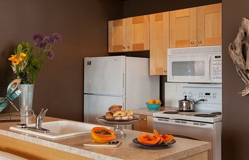 Three Tree Point Bed And Breakfast