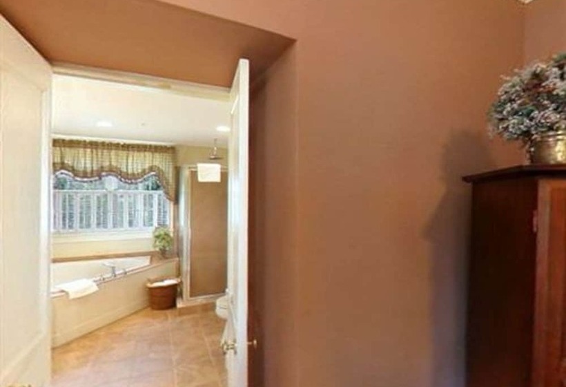 Wayside Inn Bed And Breakfast