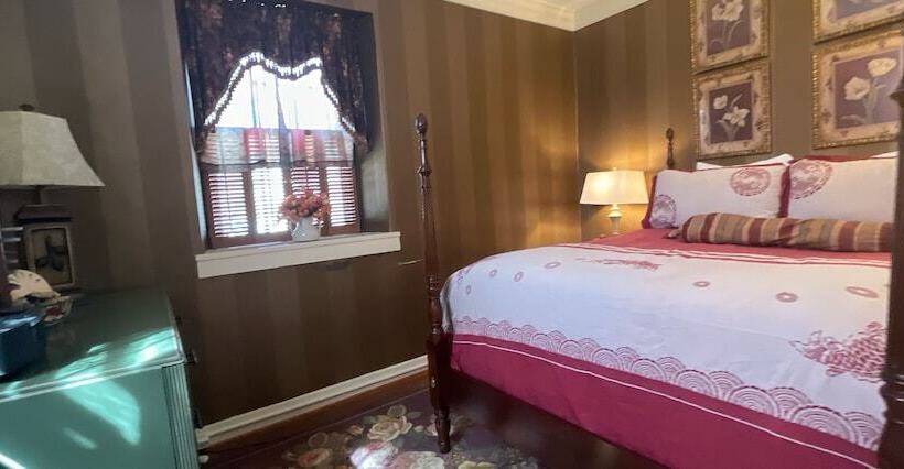 Wayside Inn Bed And Breakfast