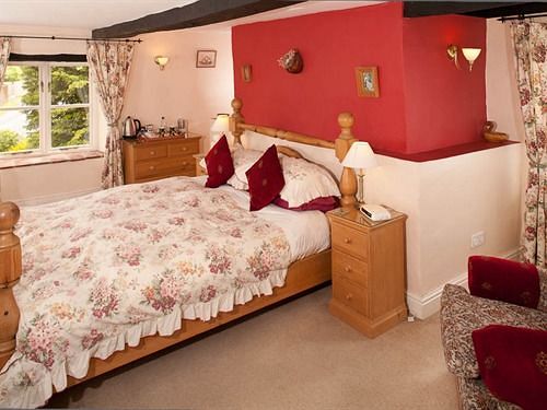 Yew Tree House  B&b