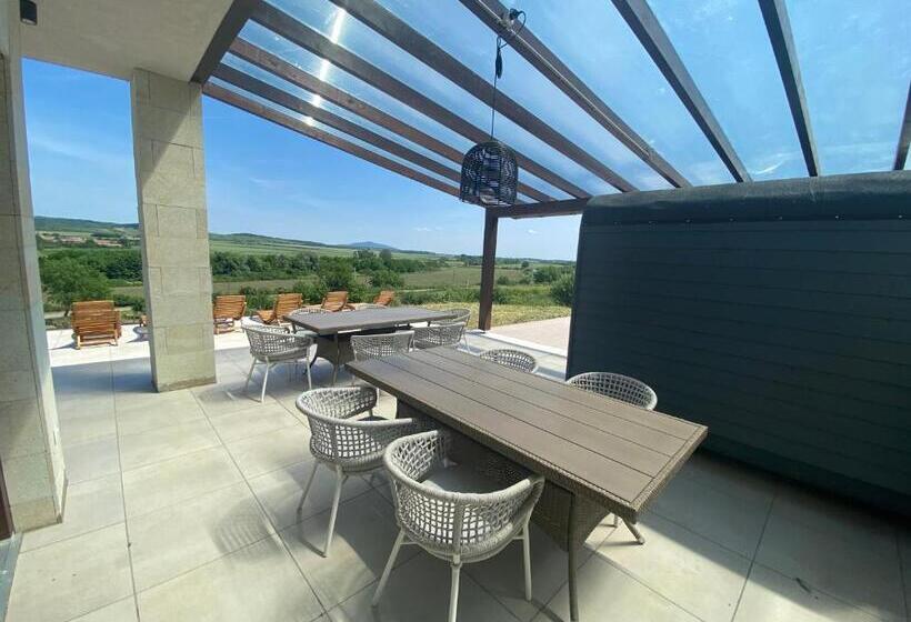 مبيت وإفطار Angyal Villa