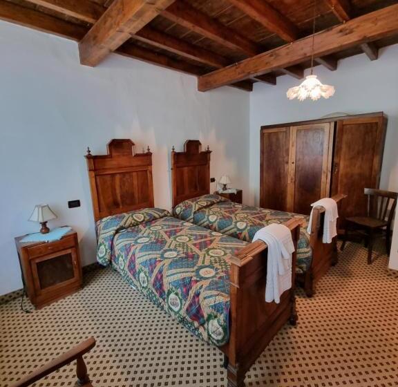 ベッドアンドブレックファースト Trattoria Albergo All Alpino
