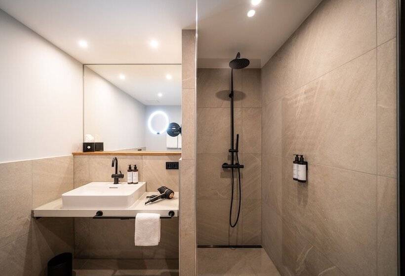 Black F Tower   Serviced Apartments